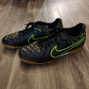 Nike Futsal Tiempo Shoes - 11.5